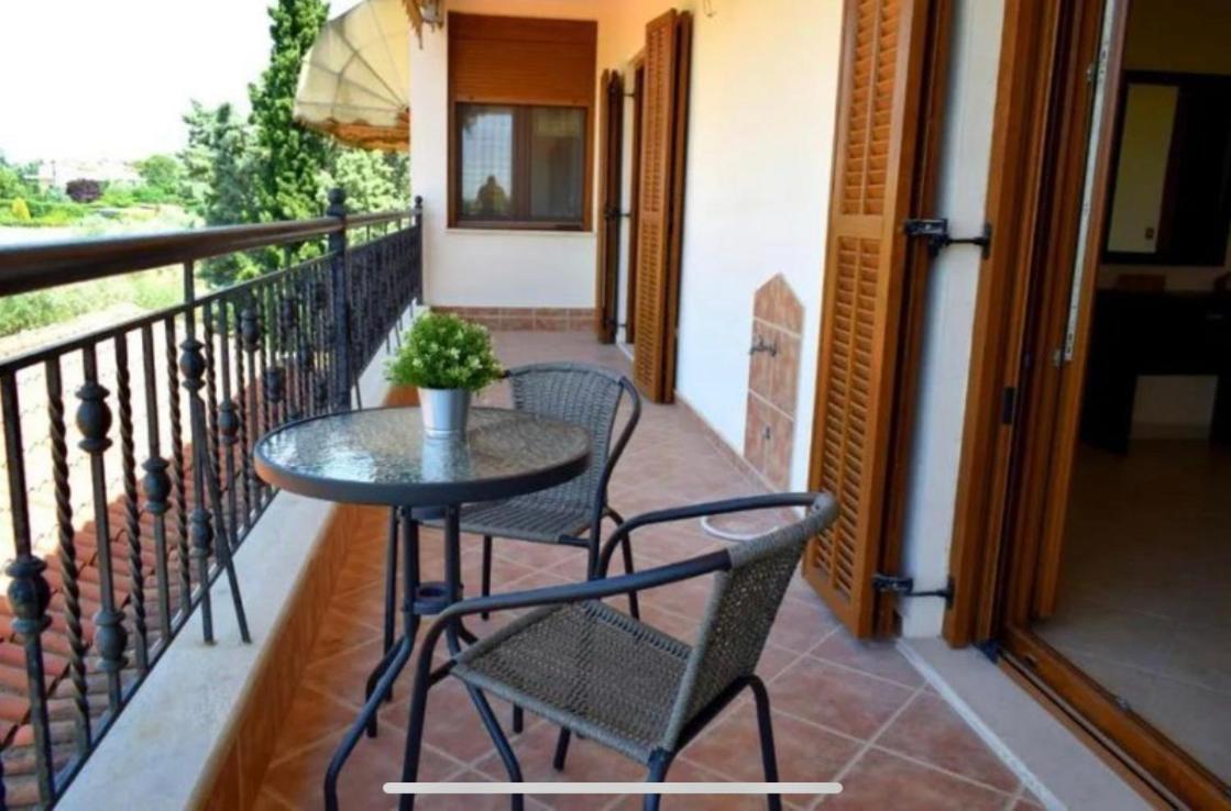Luxury Appartment, Only 7 Minutes From Thessaloniki Airport And 15 Minutes From City Center ,For 8-23 People Also For Gatherings And Parties Neon Rysion Eksteriør billede
